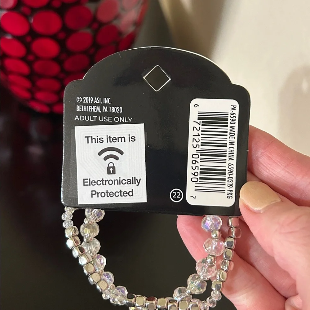 6 Piece Jewelry & Accessory Bundle - Ring Necklace Bracelets Earrings Hair Clip - Picture 9 of 16